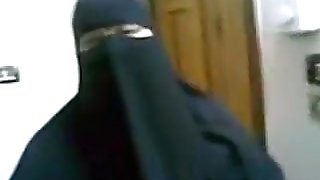 Arab wife gets dick inside her